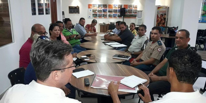 Organizadores e autoridades fazem ajustes finais para o evento. Organizadores e autoridades fazem ajustes finais para o evento.