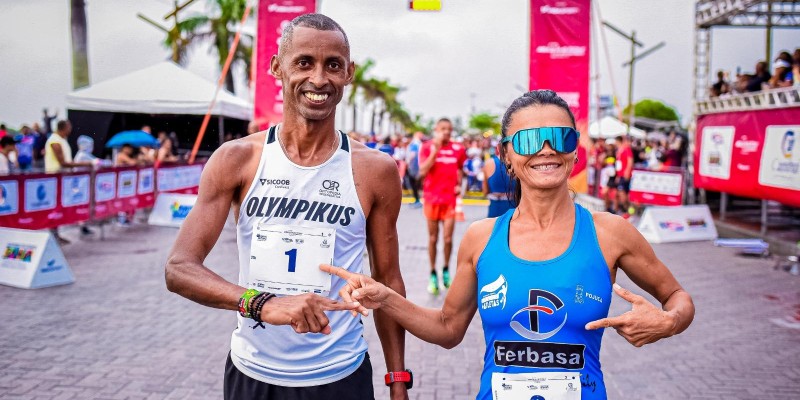 Giovani dos Santos e Marily dos Santos vencem a Meia Maratona do Descobrimento 2024