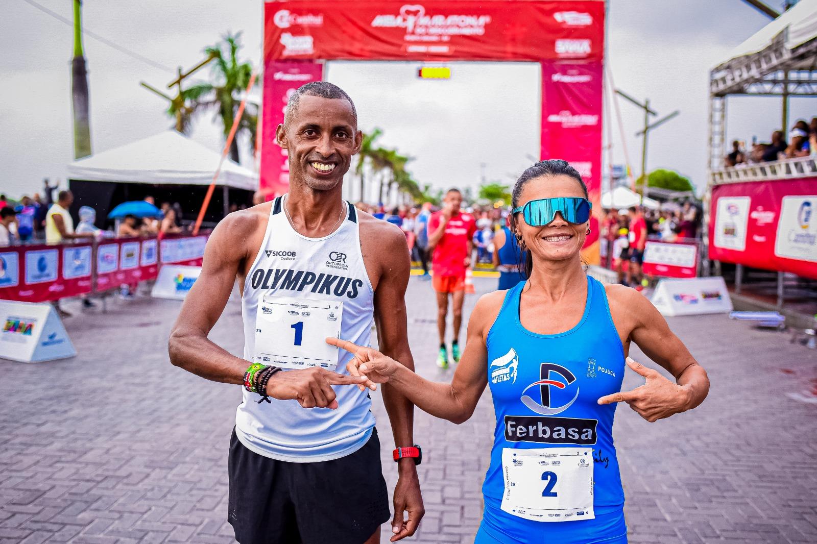 Giovani dos Santos e Marily dos Santos vencem a Meia Maratona do Descobrimento 2024